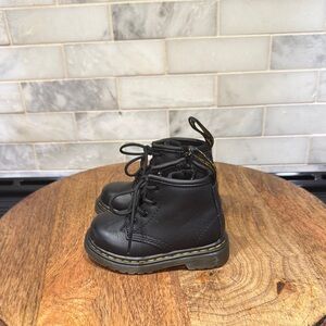 Dr. Martens Toddler Kids Unisex-Baby 1460 Crib Boots